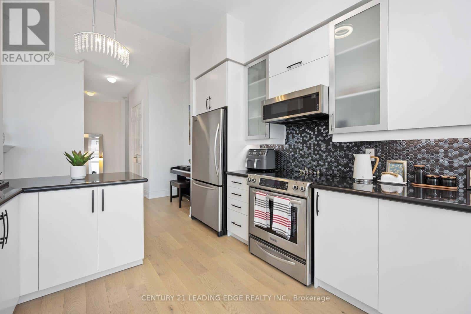 Toronto (Bay Street Corridor) — Toronto (Bay Street Corridor) - Photo 4 of 31