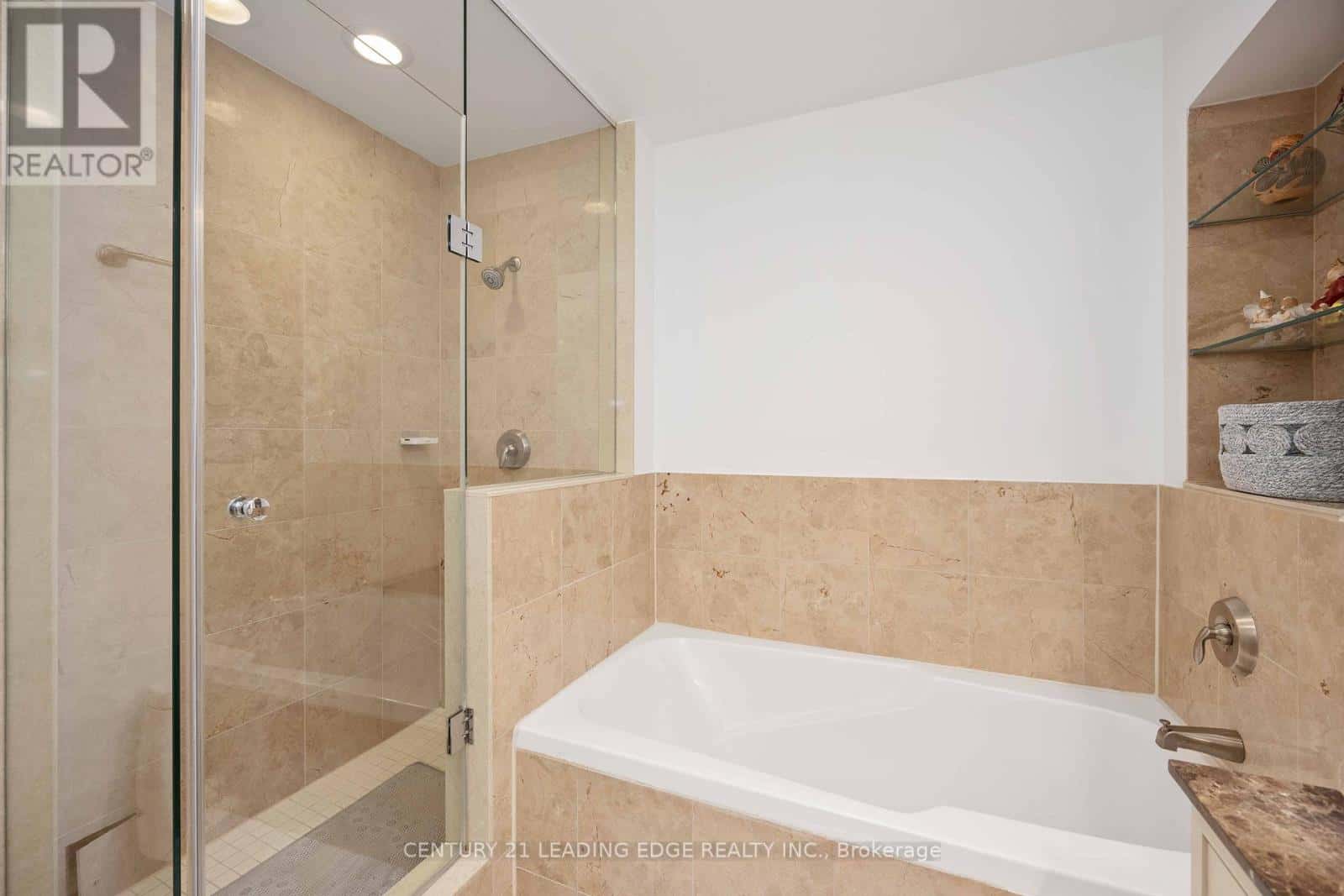 Toronto (Bay Street Corridor) — Toronto (Bay Street Corridor) - Photo 2 of 31