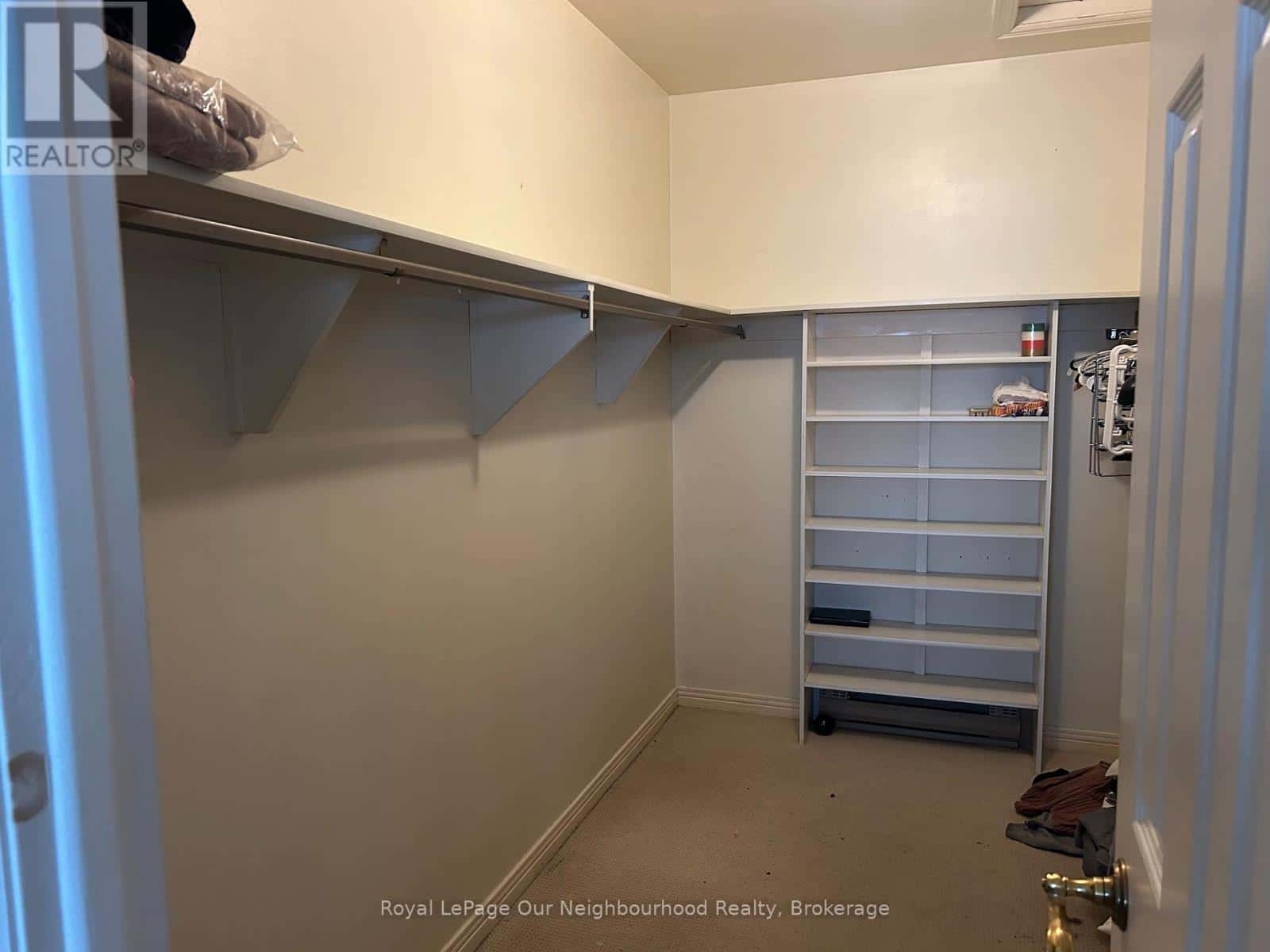 Oshawa (McLaughlin) — Oshawa (McLaughlin) - Photo 2 of 18