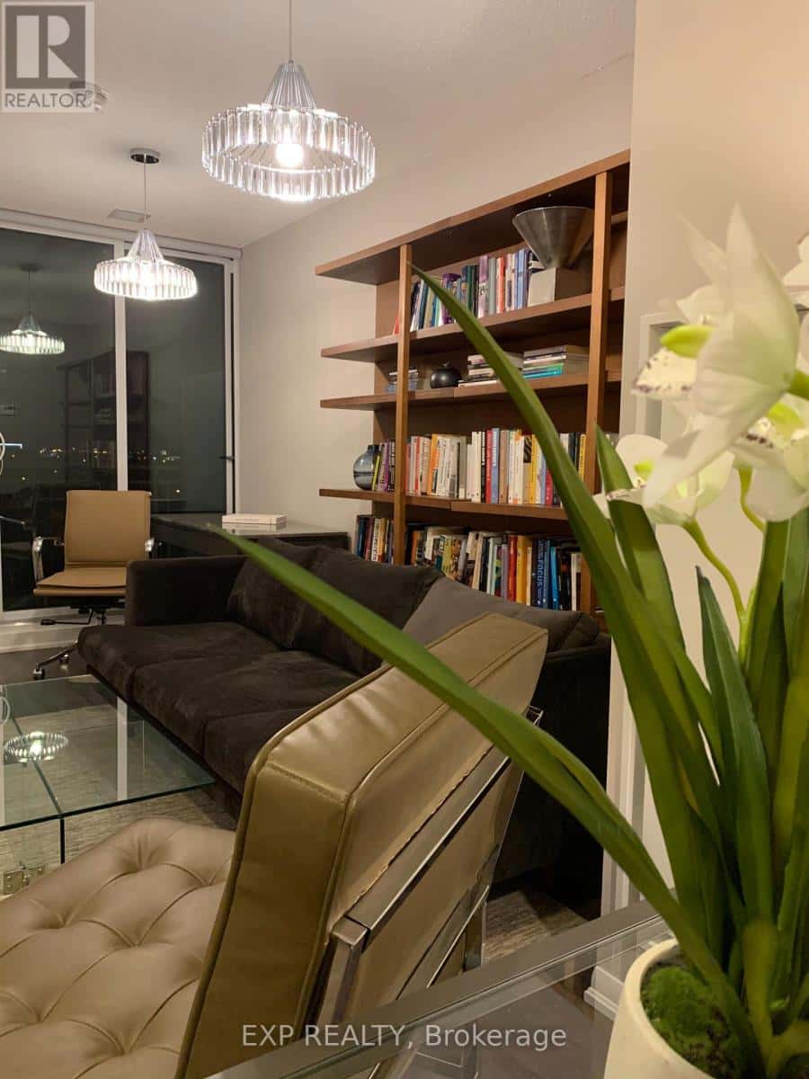 Toronto (Yorkdale-Glen Park) — Toronto (Yorkdale-Glen Park) - Photo 4 of 7