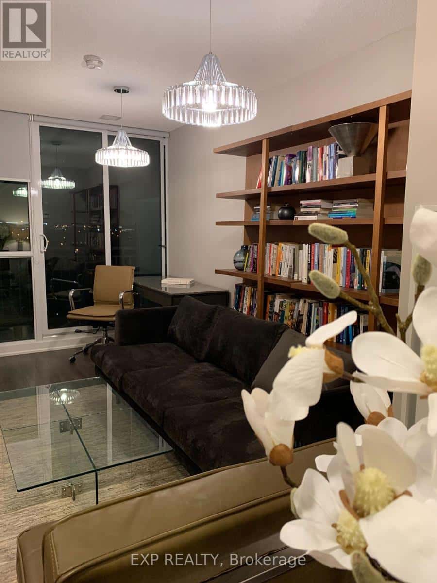 Toronto (Yorkdale-Glen Park) — Toronto (Yorkdale-Glen Park) - Photo 2 of 7