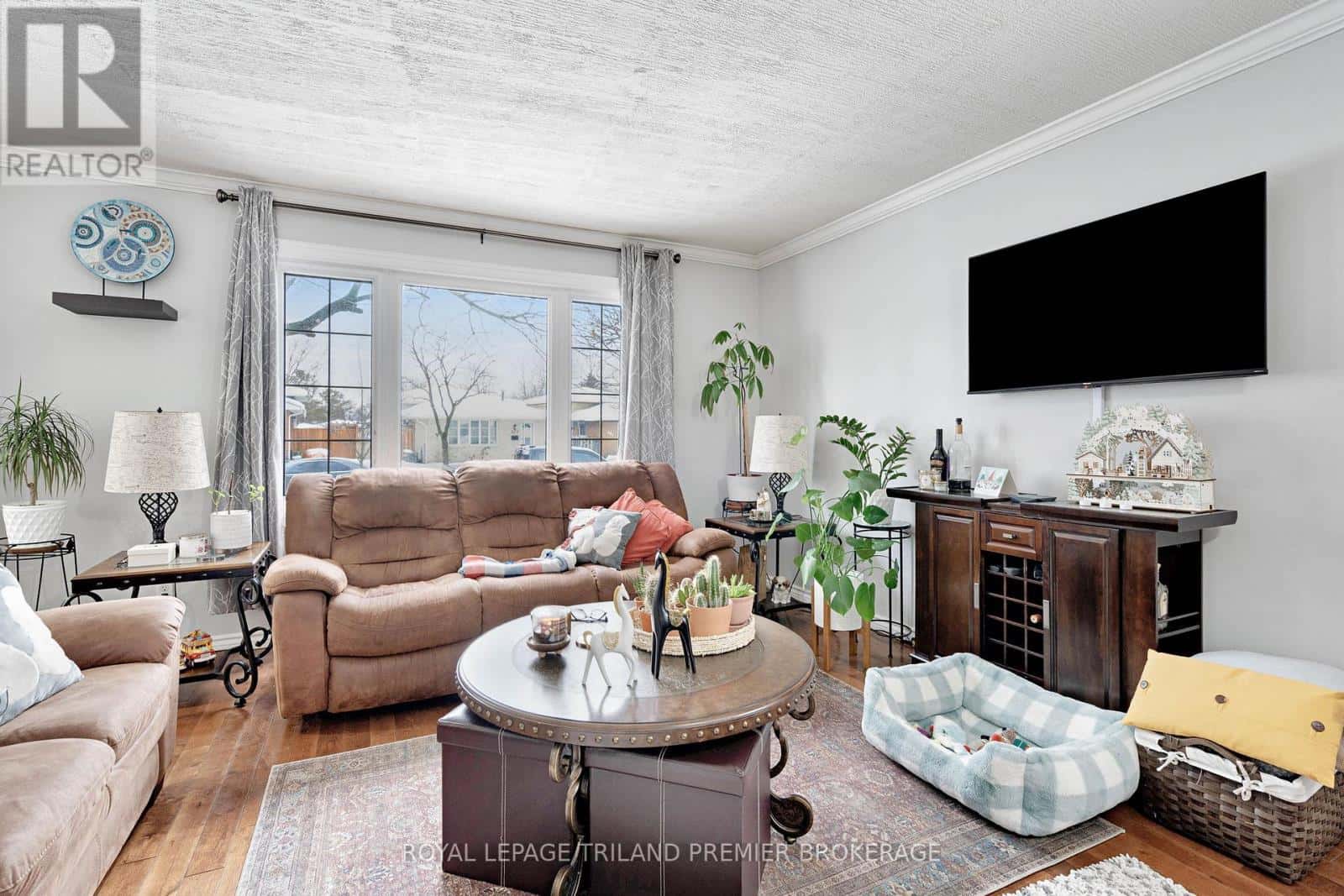 London South (South Q) — London South (South Q) - Photo 3 of 30