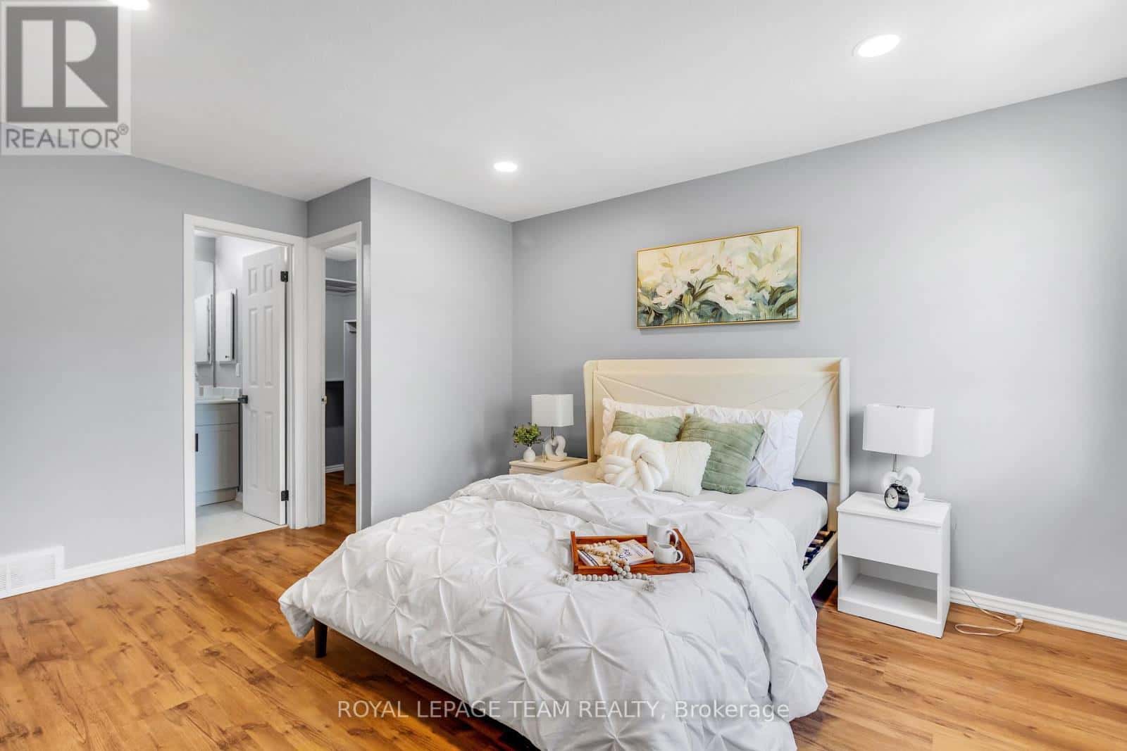 Ottawa — Ottawa - Photo 4 of 34