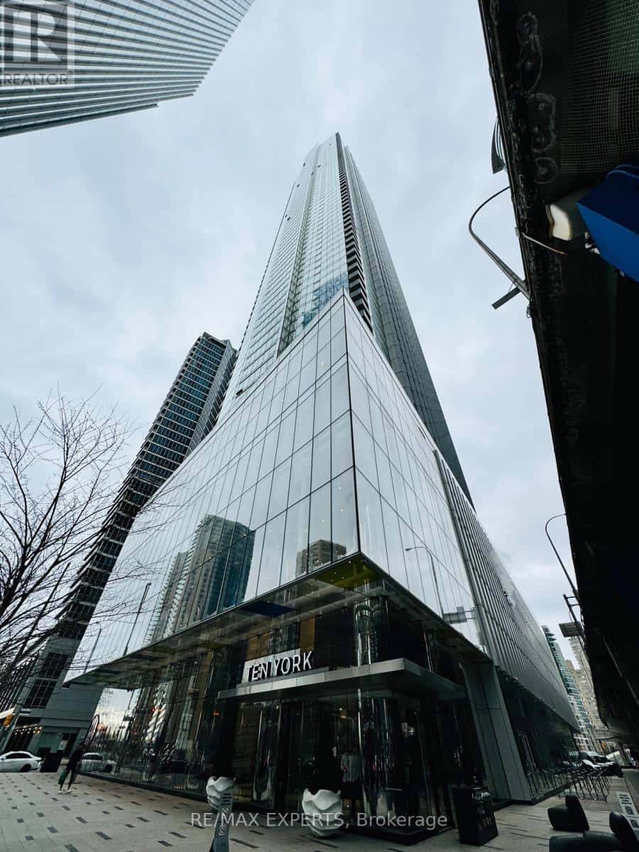 Toronto (Waterfront Communities) — Toronto (Waterfront Communities) - Photo 4 of 35