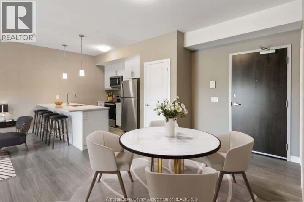 Windsor — Windsor - Photo 5 of 12