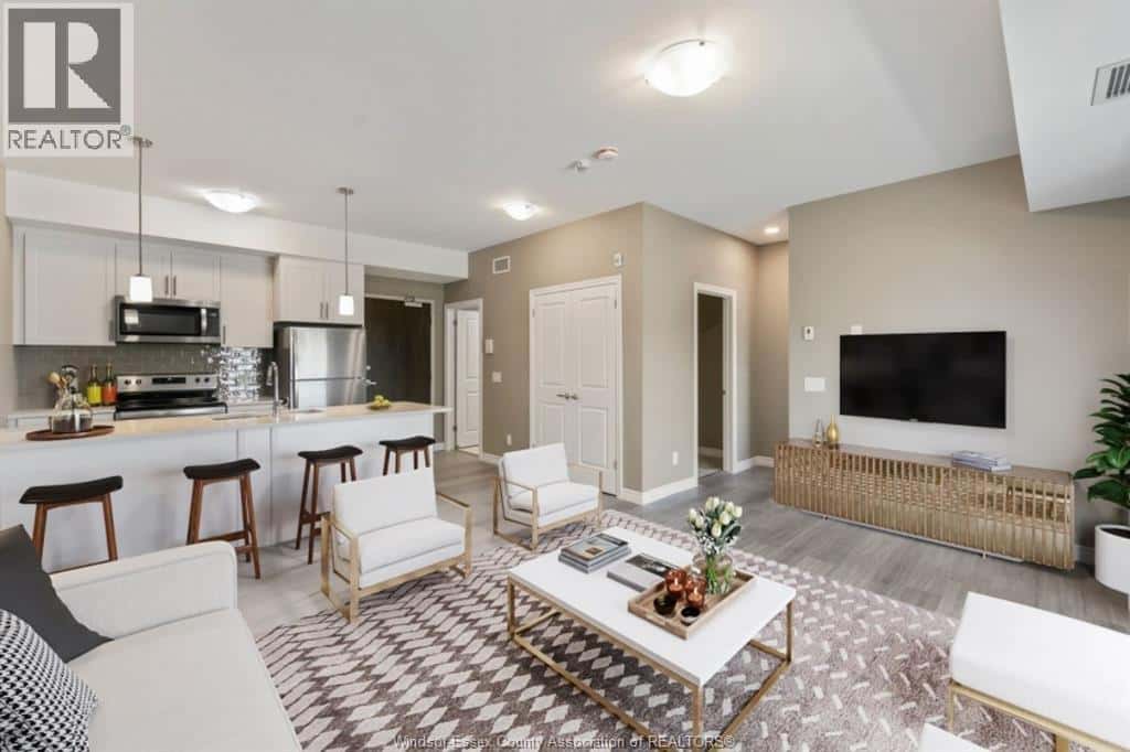 Windsor — Windsor - Photo 2 of 12