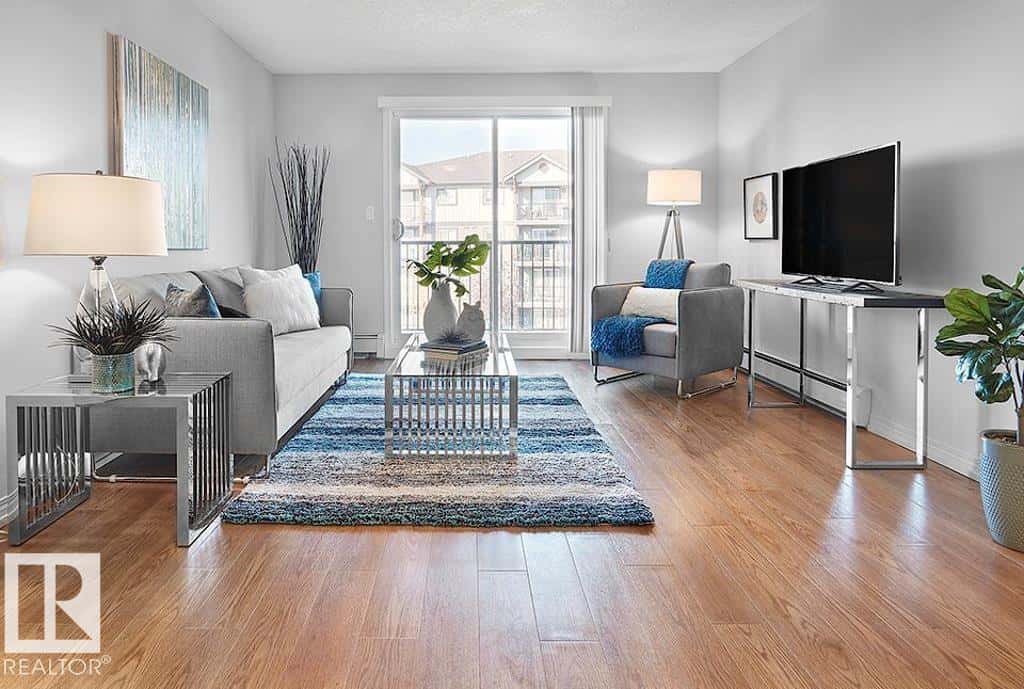 Edmonton — Edmonton - Photo 5 of 13