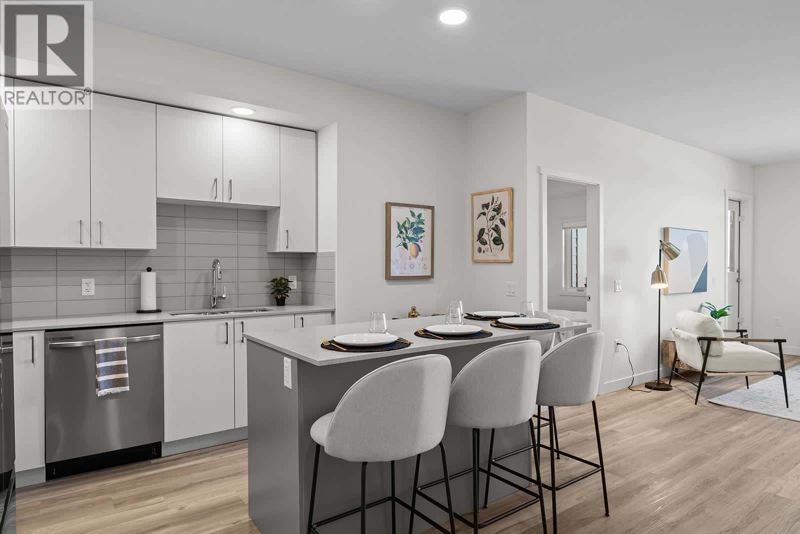 Kelowna — Kelowna - Photo 2 of 62