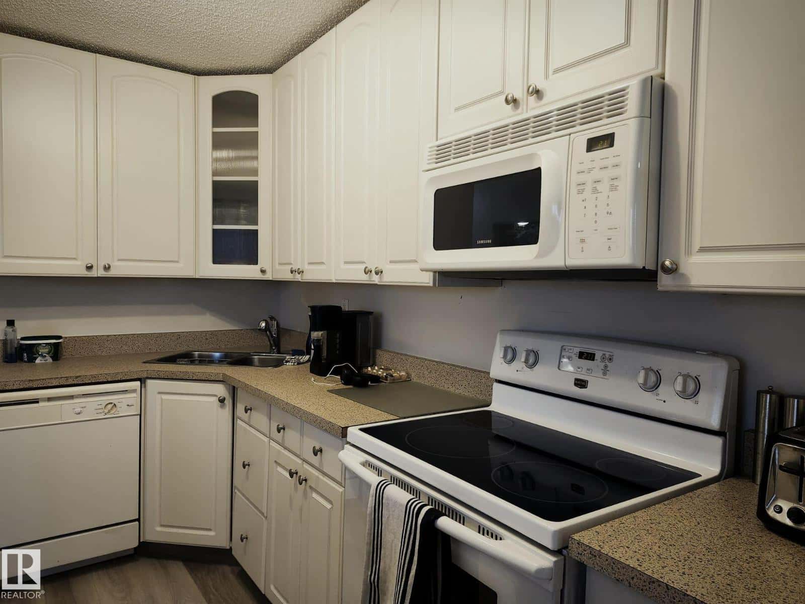 Edmonton — Edmonton - Photo 5 of 12