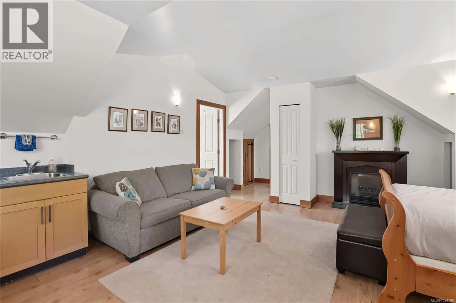 Ucluelet — Ucluelet - Photo 5 of 44