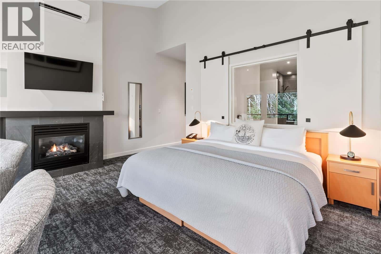 Ucluelet — Ucluelet - Photo 3 of 9