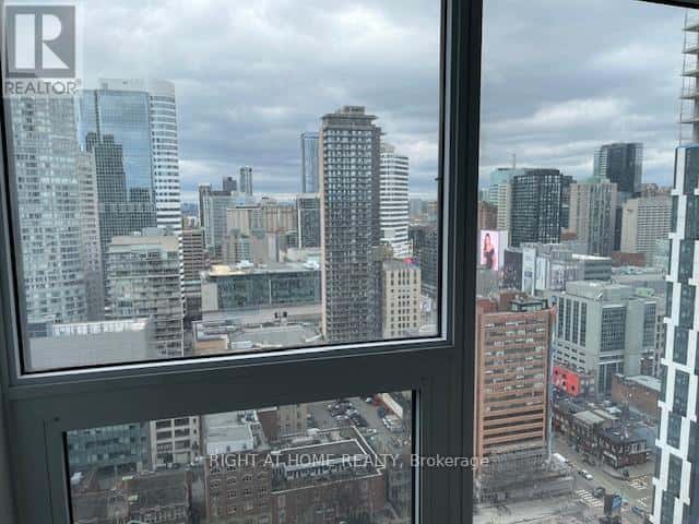 Toronto (Church-Yonge Corridor) — Toronto (Church-Yonge Corridor) - Photo 4 of 6