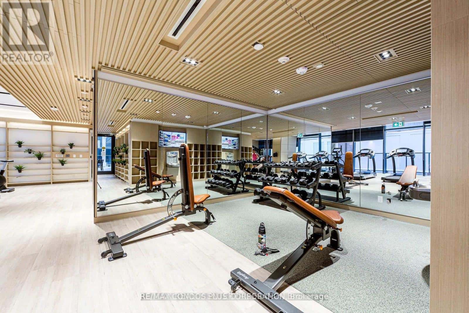 Toronto (Waterfront Communities) — Toronto (Waterfront Communities) - Photo 5 of 20