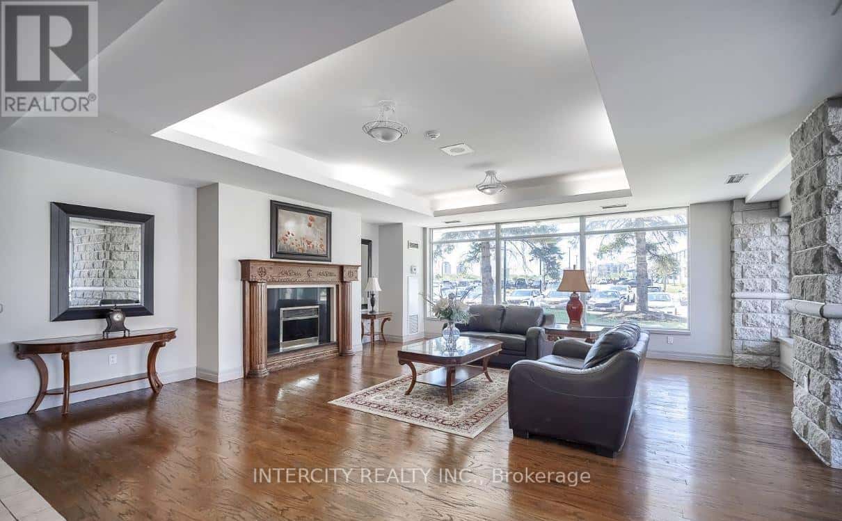 Vaughan (Maple) — Vaughan (Maple) - Photo 5 of 19