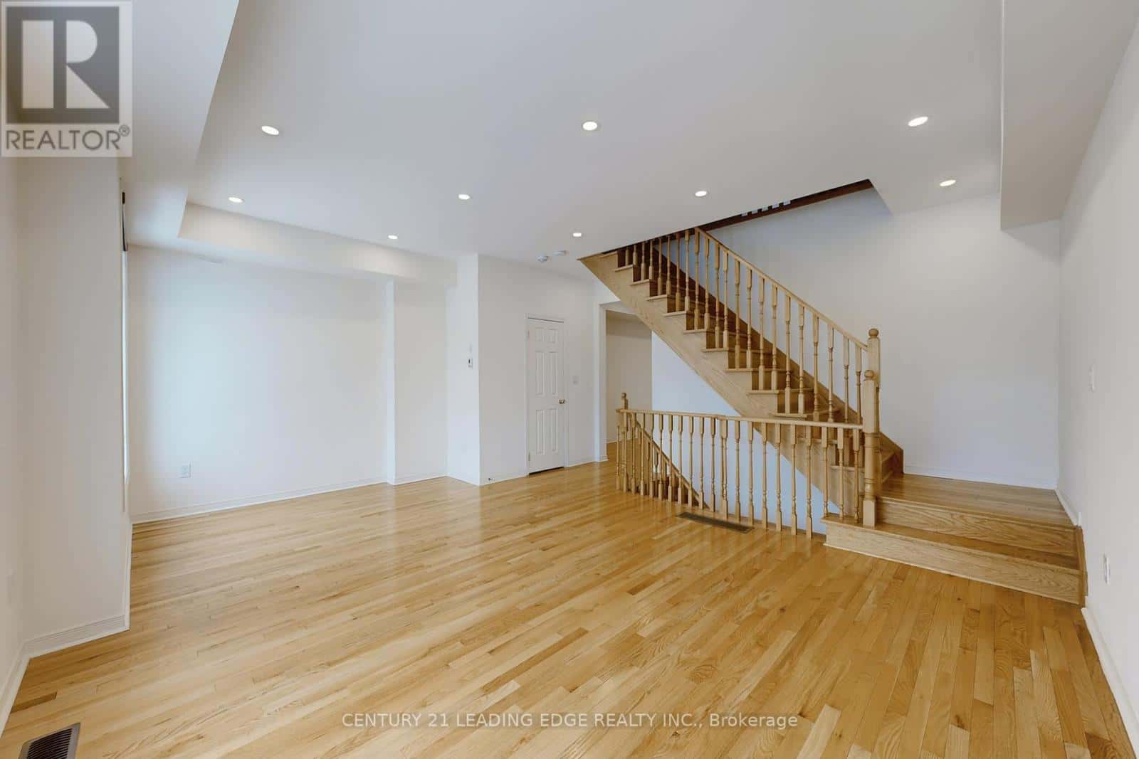 Richmond Hill — Richmond Hill - Photo 5 of 28