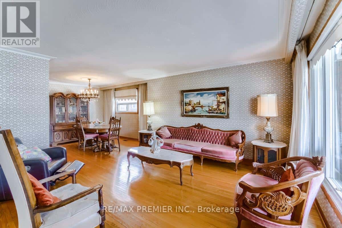 Toronto (Yorkdale-Glen Park) — Toronto (Yorkdale-Glen Park) - Photo 4 of 25