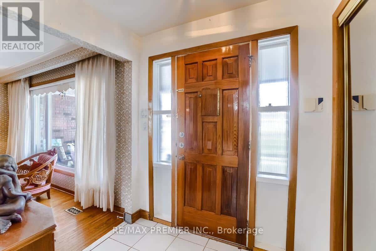 Toronto (Yorkdale-Glen Park) — Toronto (Yorkdale-Glen Park) - Photo 2 of 25