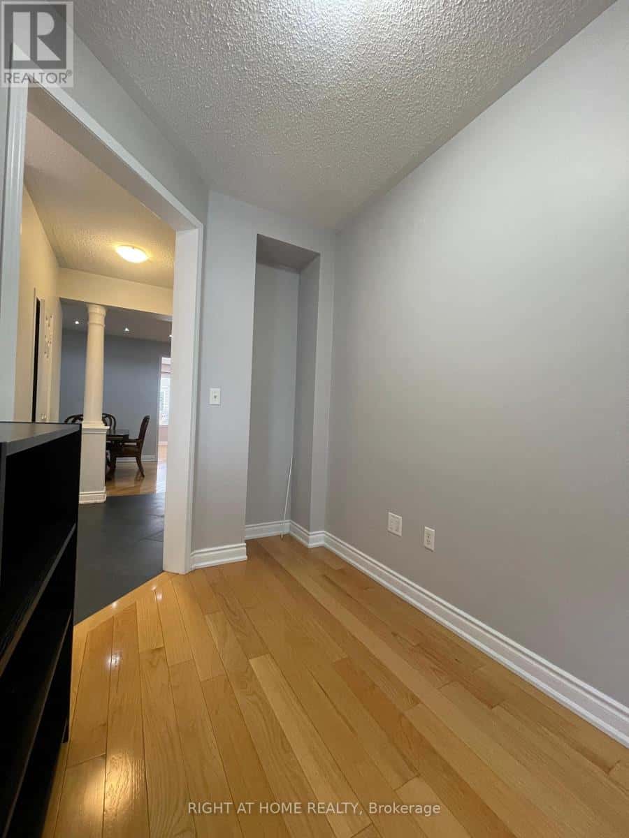 Brampton (Credit Valley) — Brampton (Credit Valley) - Photo 5 of 45