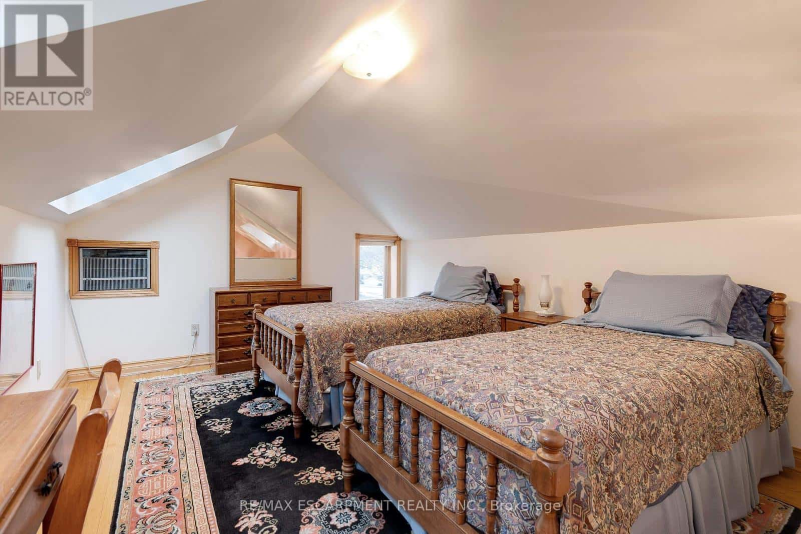 238 PENN DRIVE — Burlington (Roseland), Ontario - Photo 2 of 96