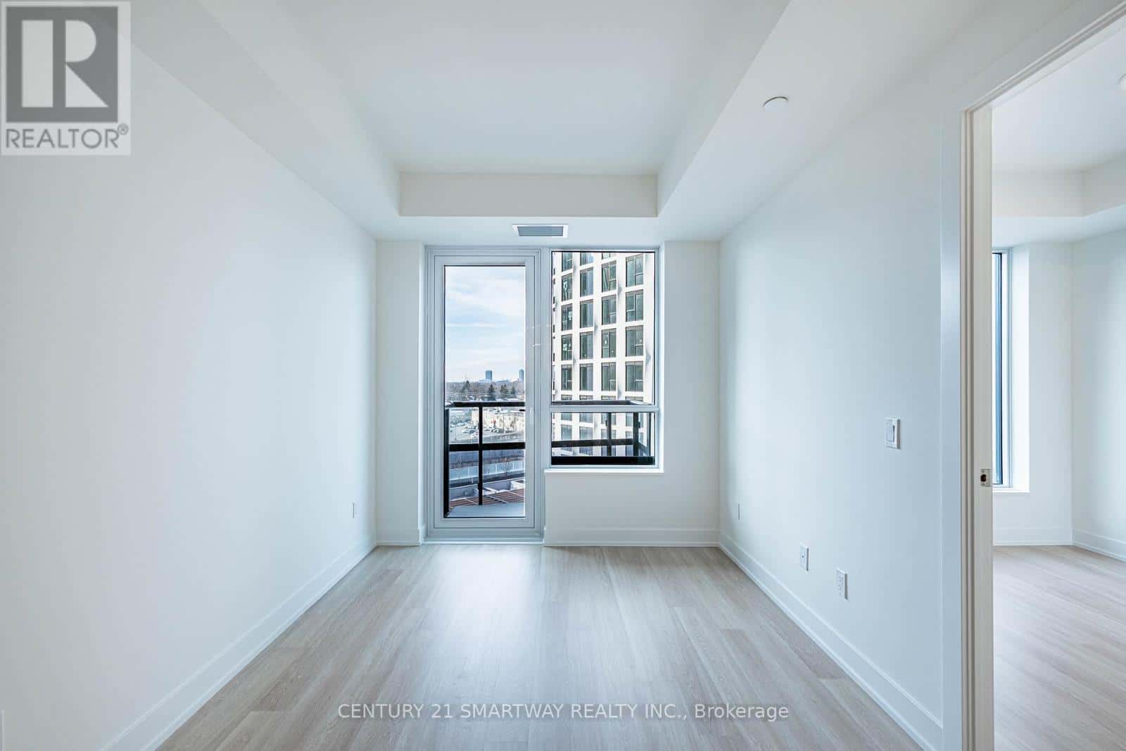 Toronto (Islington-City Centre West) — Toronto (Islington-City Centre West) - Photo 3 of 28