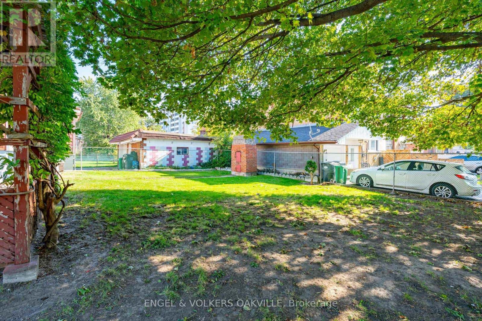 Brampton (Brampton North) — Brampton (Brampton North) - Photo 4 of 31