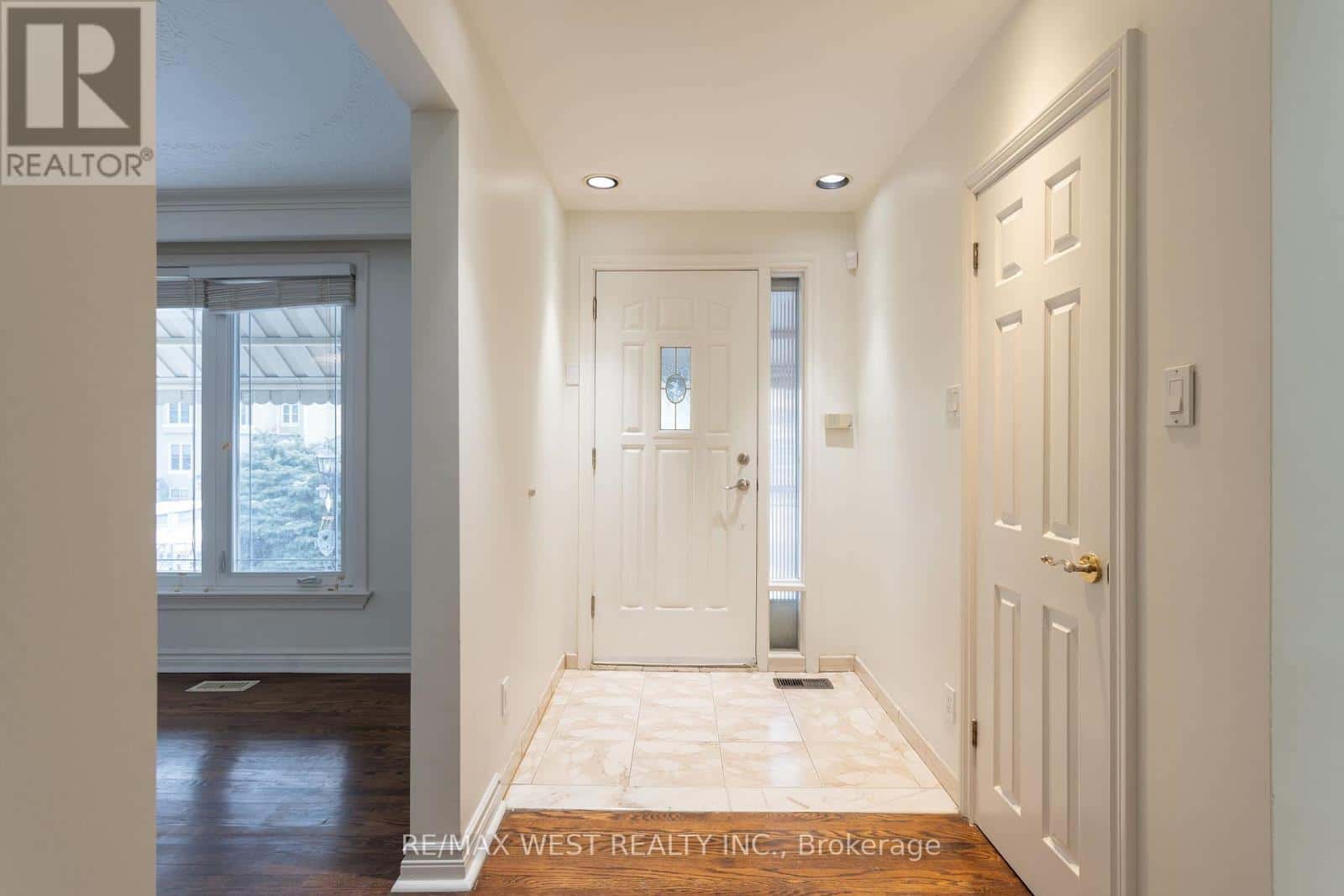 Toronto (Kingsview Village-The Westway) — Toronto (Kingsview Village-The Westway) - Photo 5 of 14