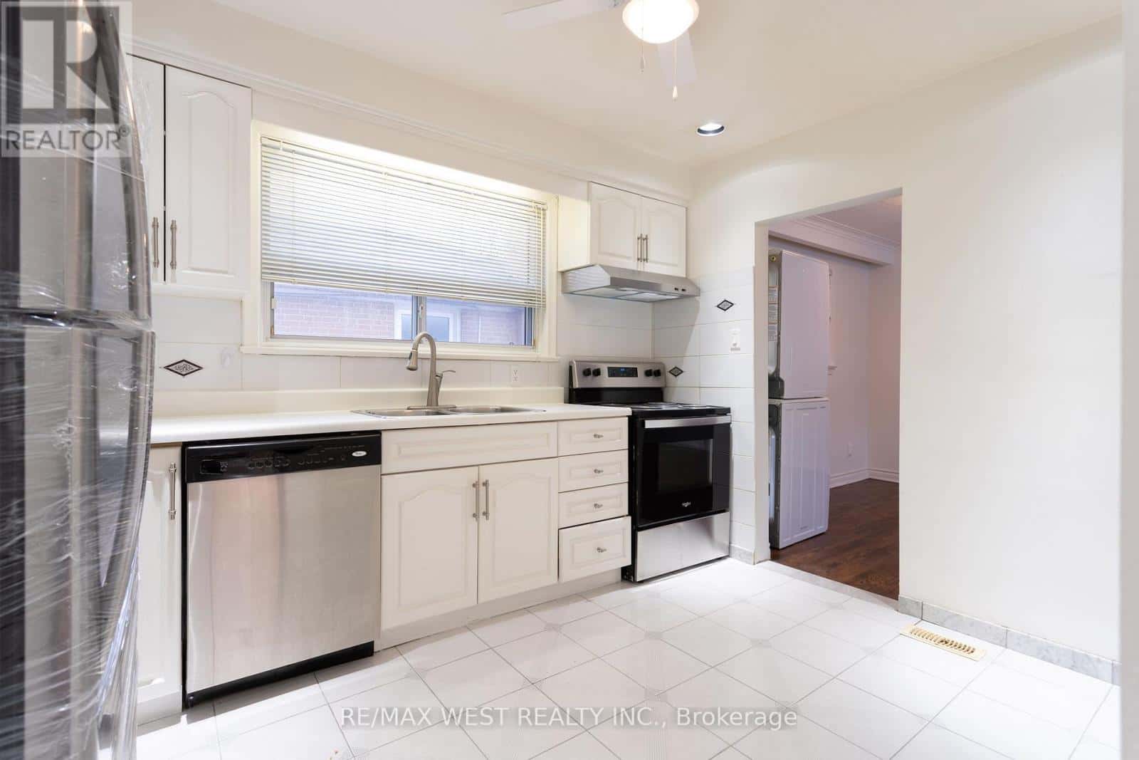 Toronto (Kingsview Village-The Westway) — Toronto (Kingsview Village-The Westway) - Photo 3 of 14