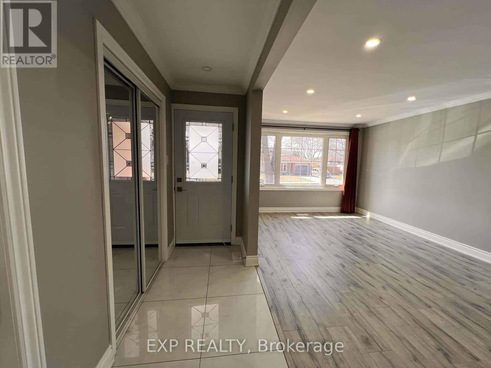 64 GAINSBOROUGH ROAD — Hamilton (Riverdale) - Photo 4 of 45