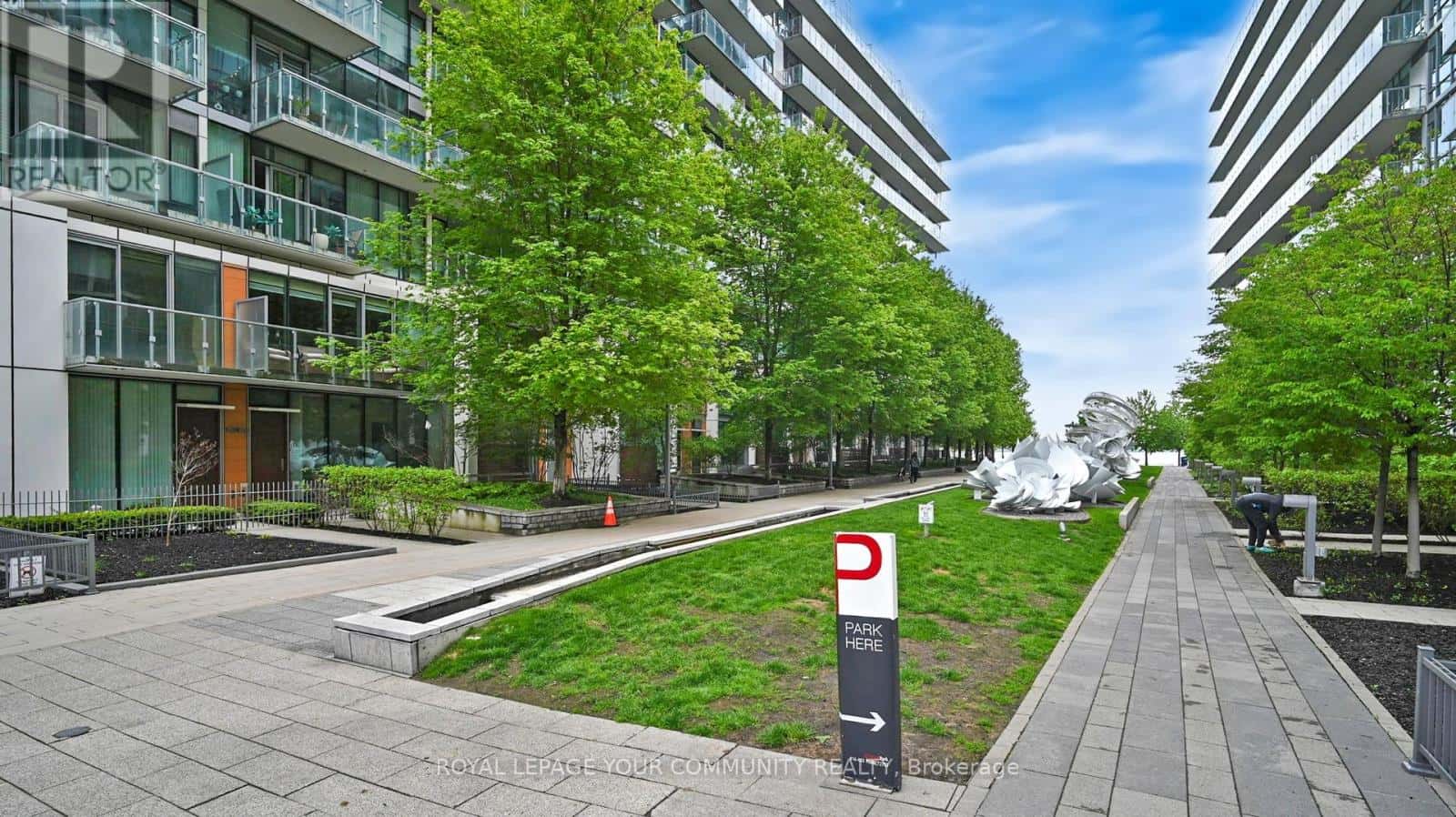 Toronto (Waterfront Communities) — Toronto (Waterfront Communities) - Photo 5 of 31