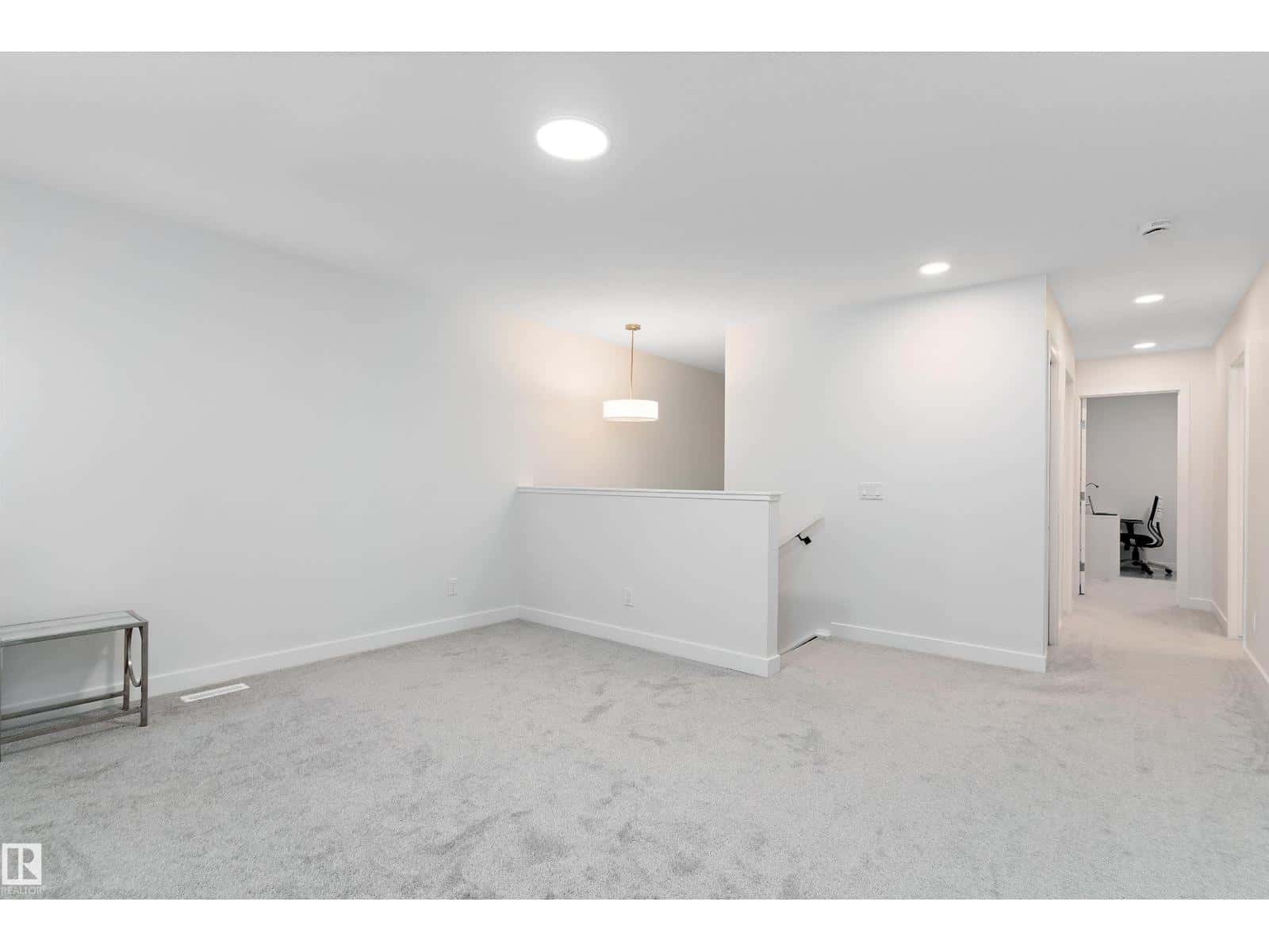 Edmonton — Edmonton - Photo 2 of 37