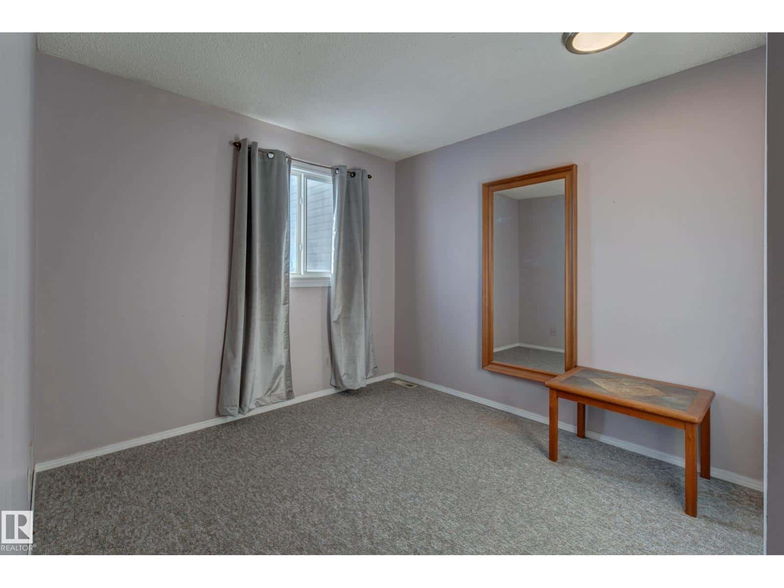 Edmonton — Edmonton - Photo 4 of 38