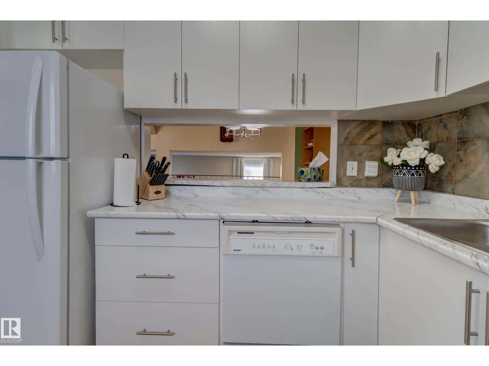 Edmonton — Edmonton - Photo 2 of 38