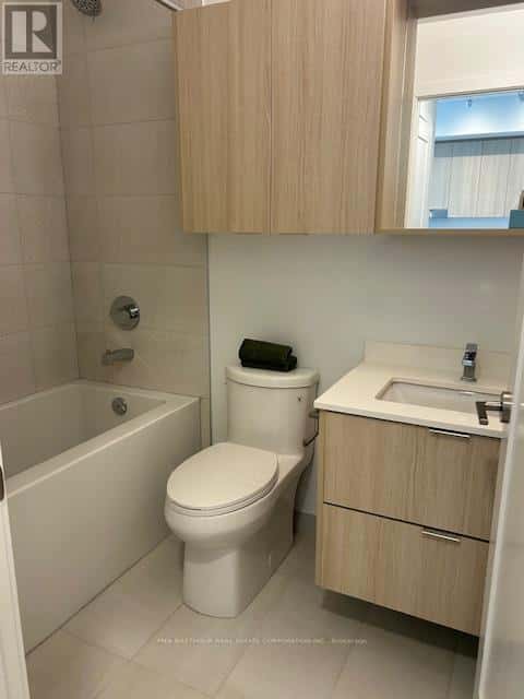 Mississauga (Hurontario) — Mississauga (Hurontario) - Photo 4 of 17