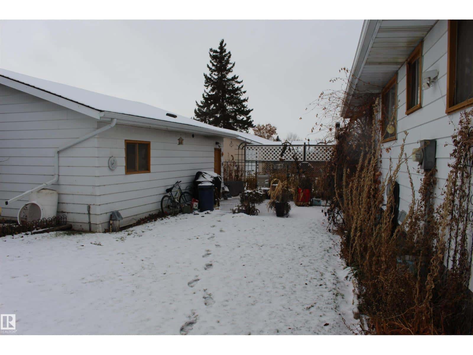 118 CORINTHIA DR — Leduc, Alberta - Photo 4 of 25