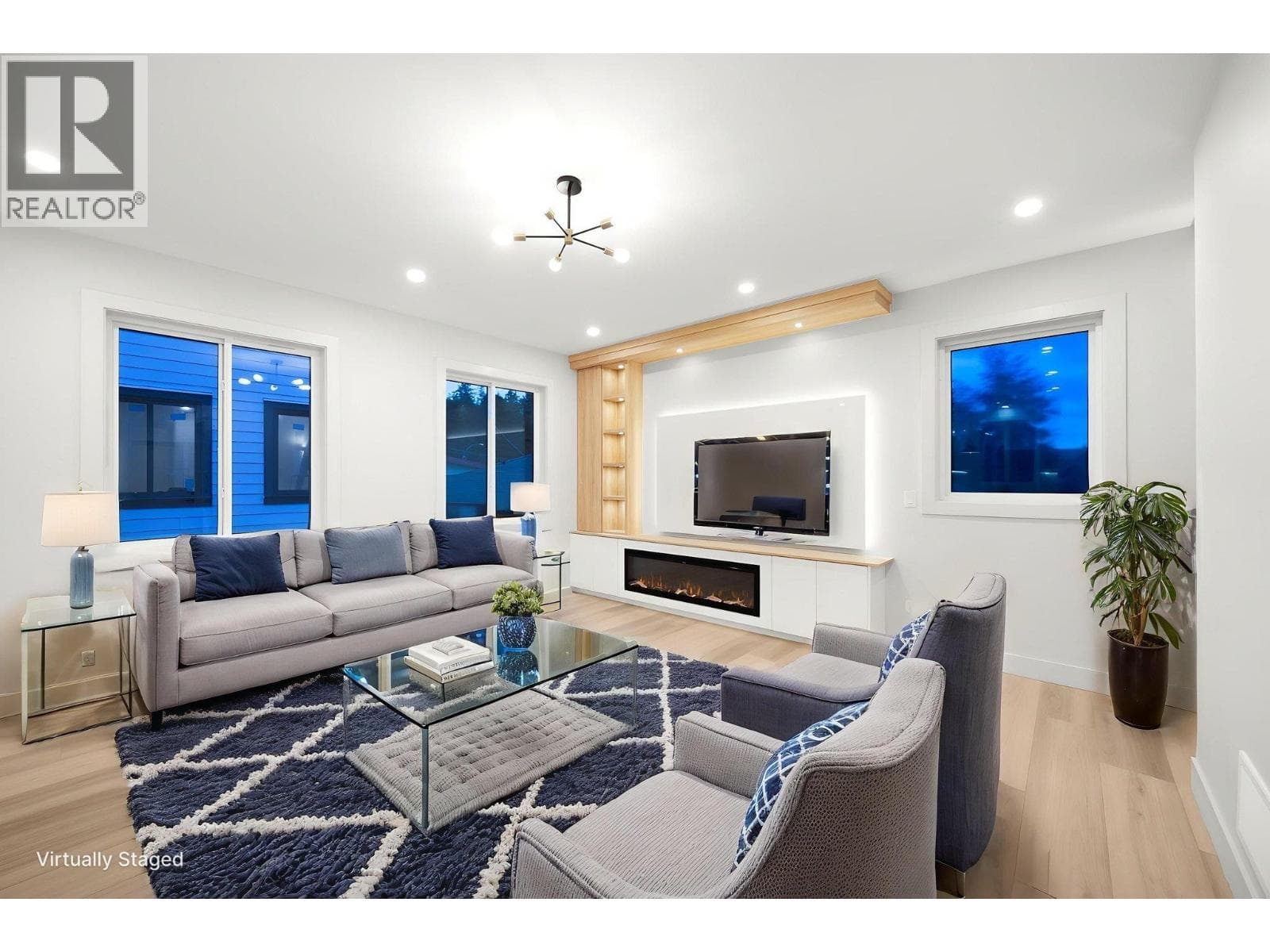 2 3881 HURST STREET — Burnaby - Main photo