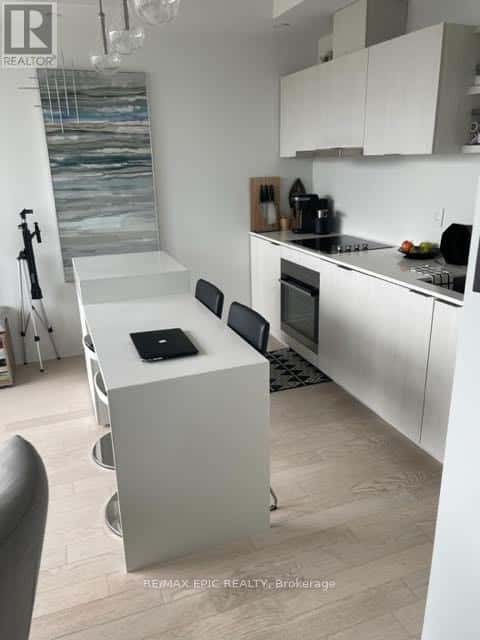 Toronto (Waterfront Communities) — Toronto (Waterfront Communities) - Photo 3 of 22