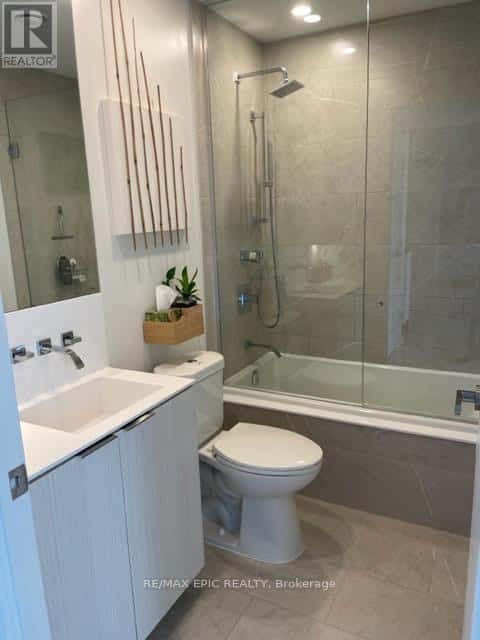 Toronto (Waterfront Communities) — Toronto (Waterfront Communities) - Photo 5 of 22