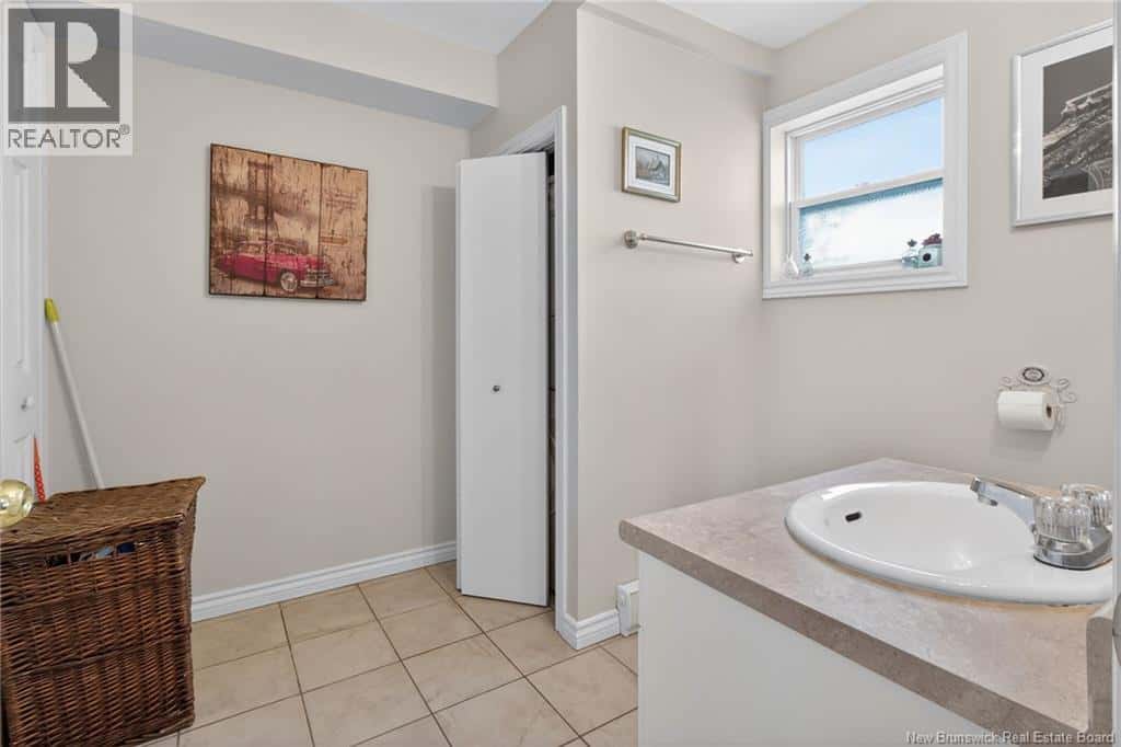 17 Cedar Street — Moncton - Photo 2 of 34