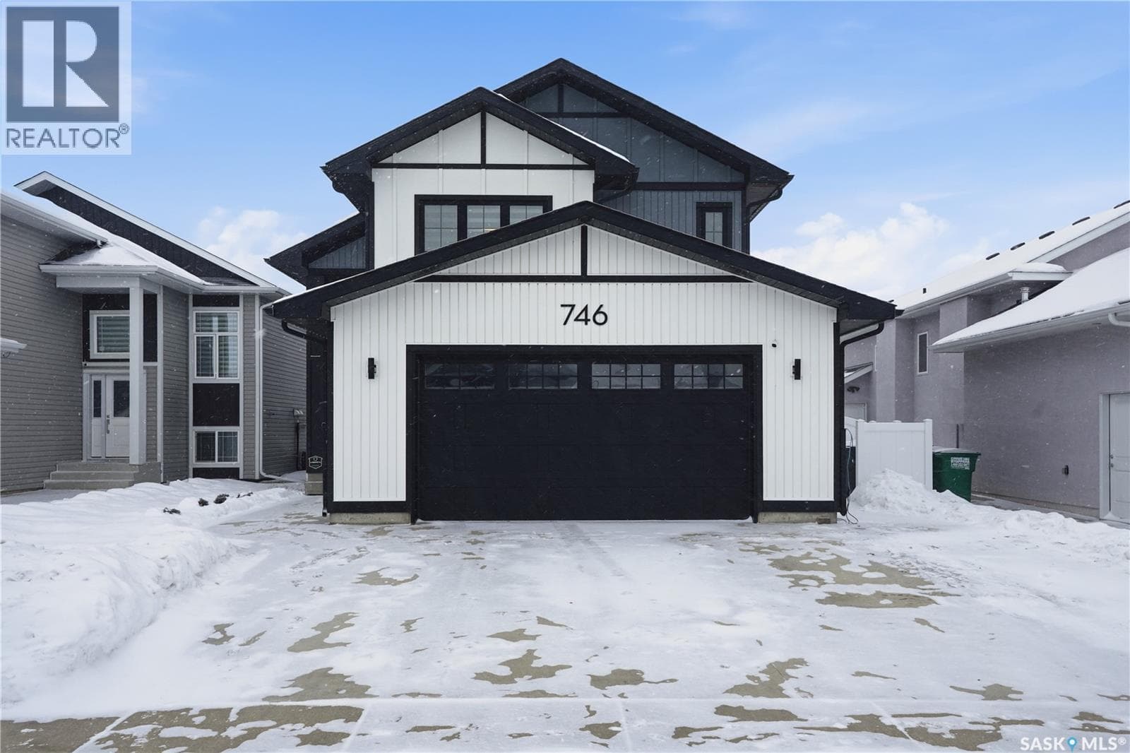 746 Bentley MANOR — Saskatoon, Saskatchewan - Main photo