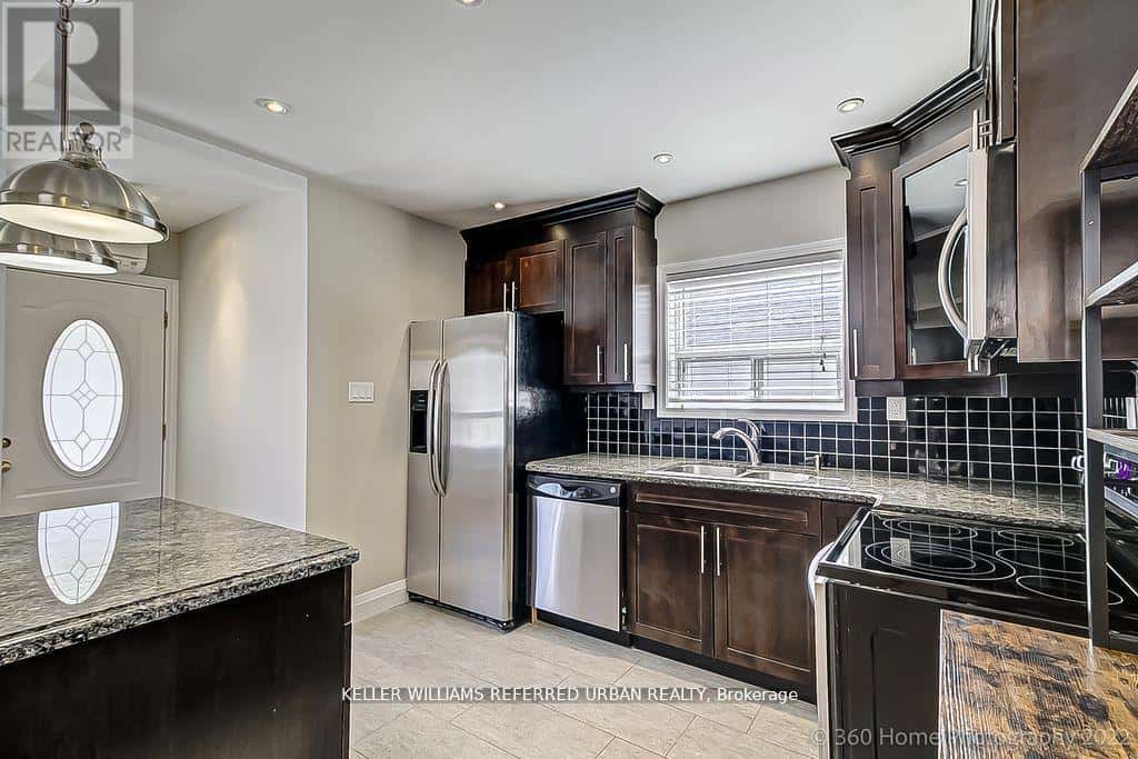 MAIN - 554 CALEDONIA ROAD — Toronto (Caledonia-Fairbank) - Photo 5 of 24