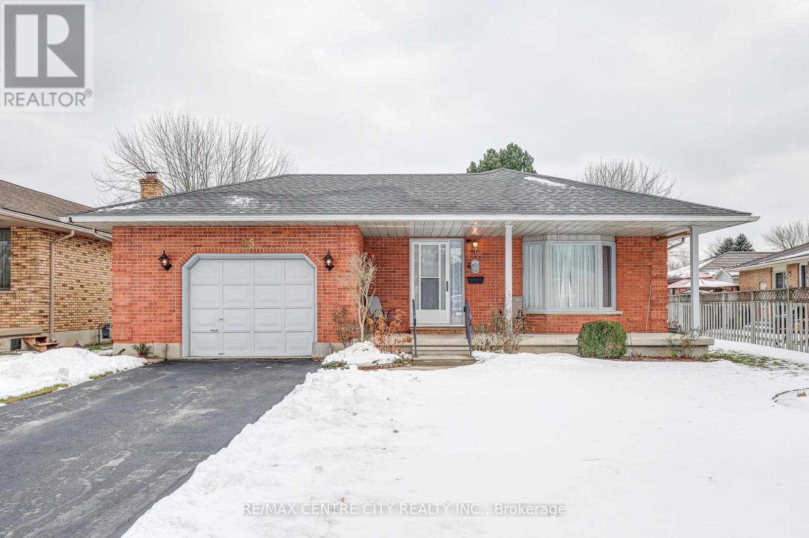 95 DUFFERIN STREET — Aylmer, Ontario - Main photo