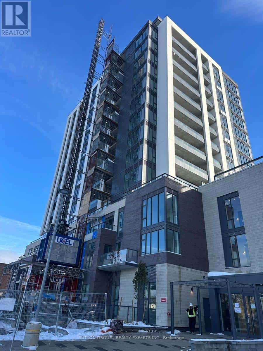 B1002 - 715 DAVIS DRIVE — Newmarket (Huron Heights-Leslie Valley), Ontario - Photo 3 of 12