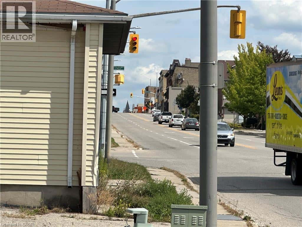 Woodstock — Woodstock - Photo 3 of 21