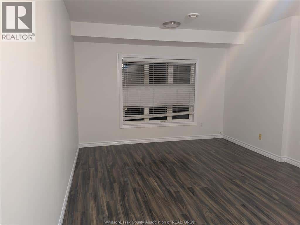 Windsor — Windsor - Photo 3 of 9