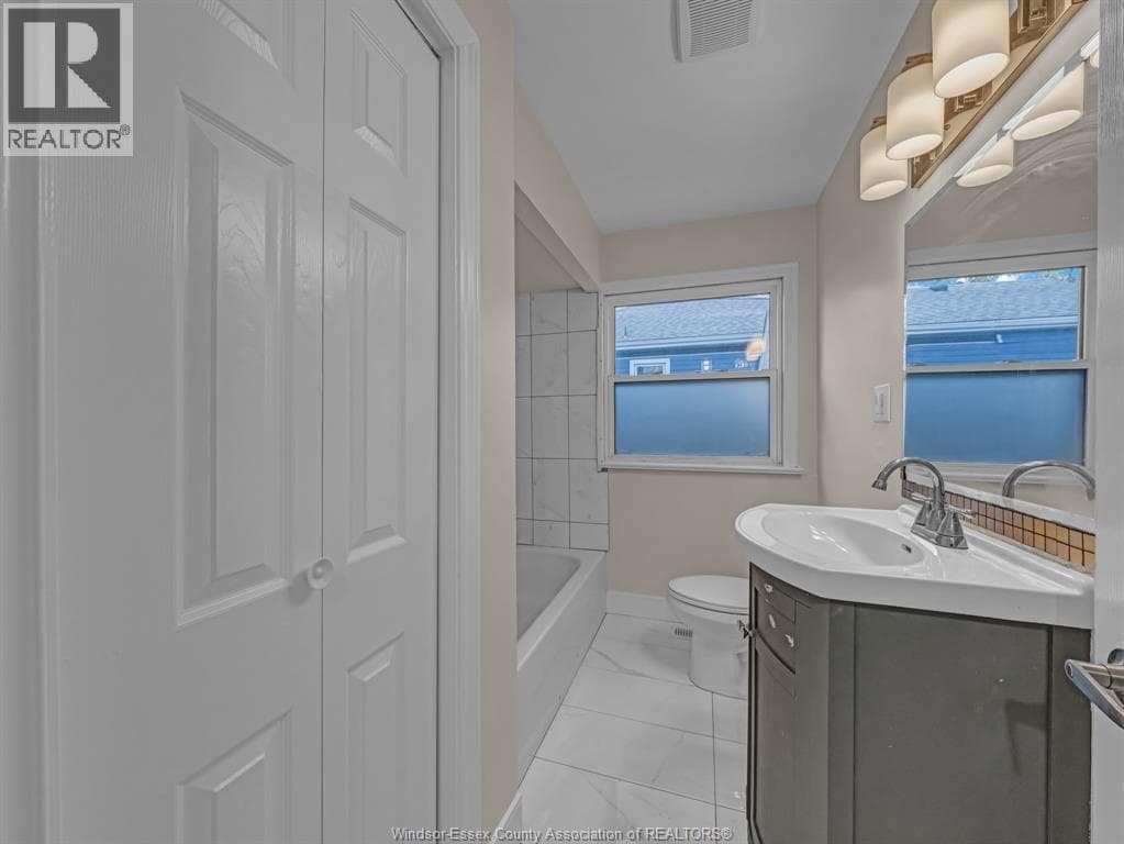 Windsor — Windsor - Main photo