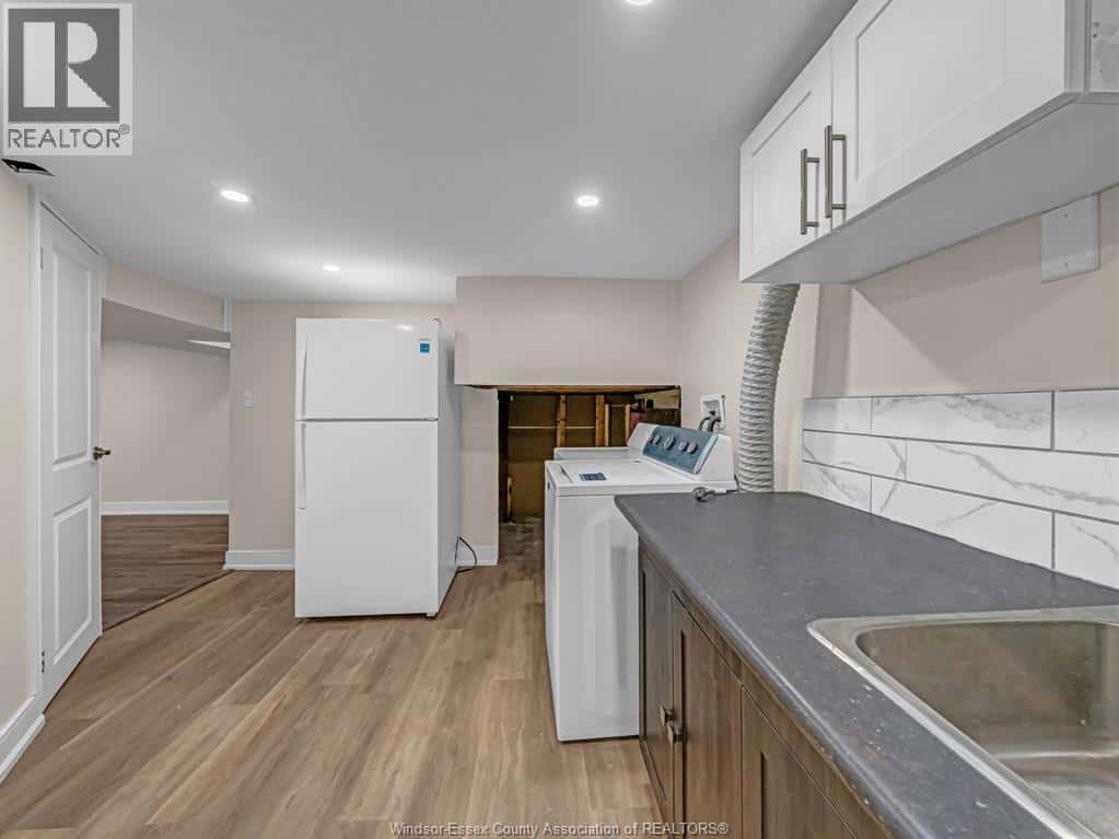 Windsor — Windsor - Photo 2 of 46