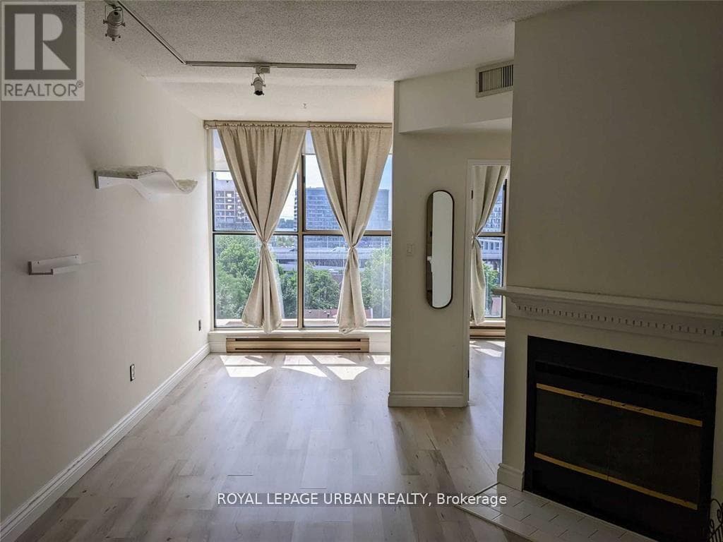 Toronto (Waterfront Communities) — Toronto (Waterfront Communities) - Main photo