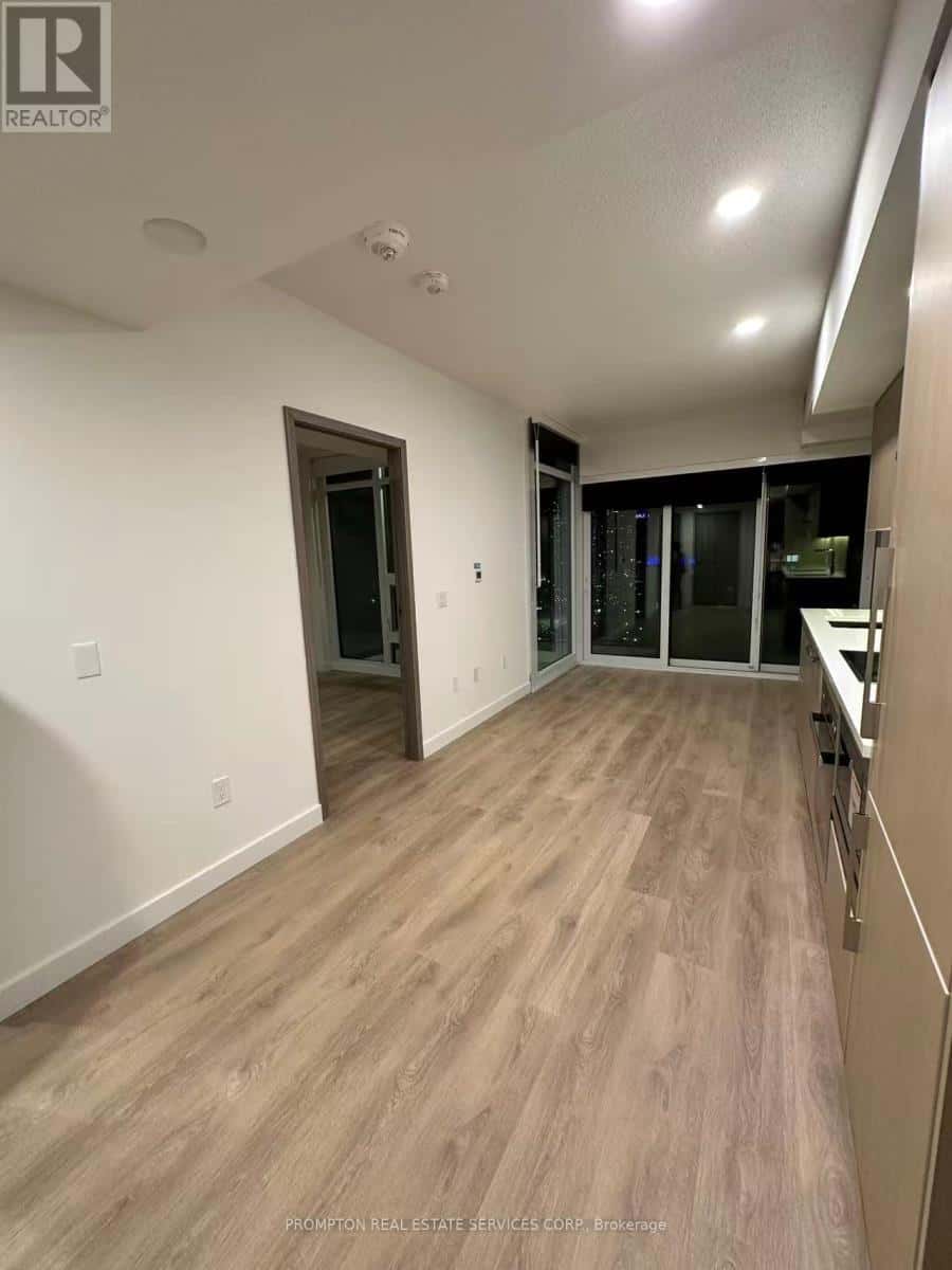 Toronto (Waterfront Communities) — Toronto (Waterfront Communities) - Photo 4 of 22