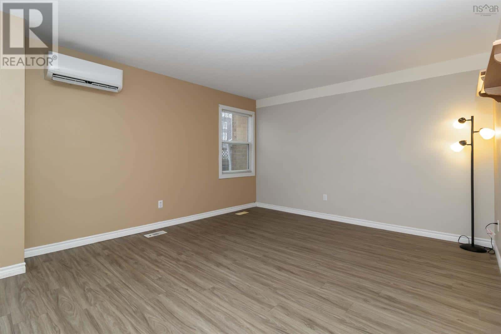 23 Aberdeen Court — Dartmouth, Nova Scotia - Photo 4 of 30