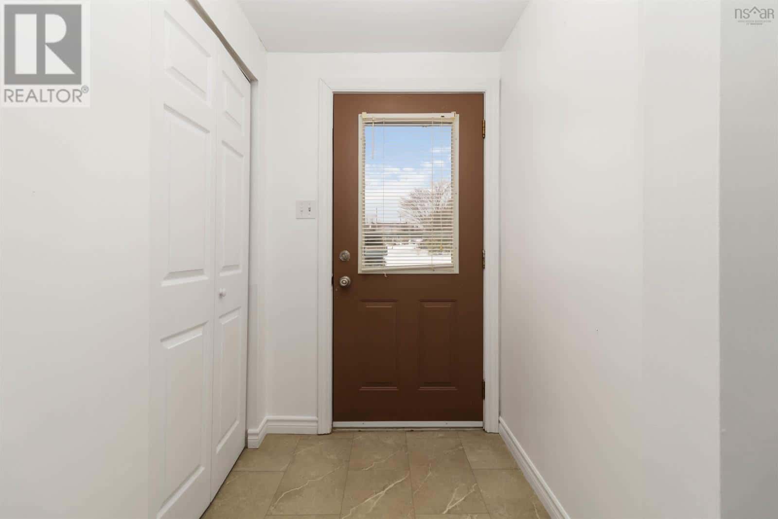 23 Aberdeen Court — Dartmouth, Nova Scotia - Photo 3 of 30